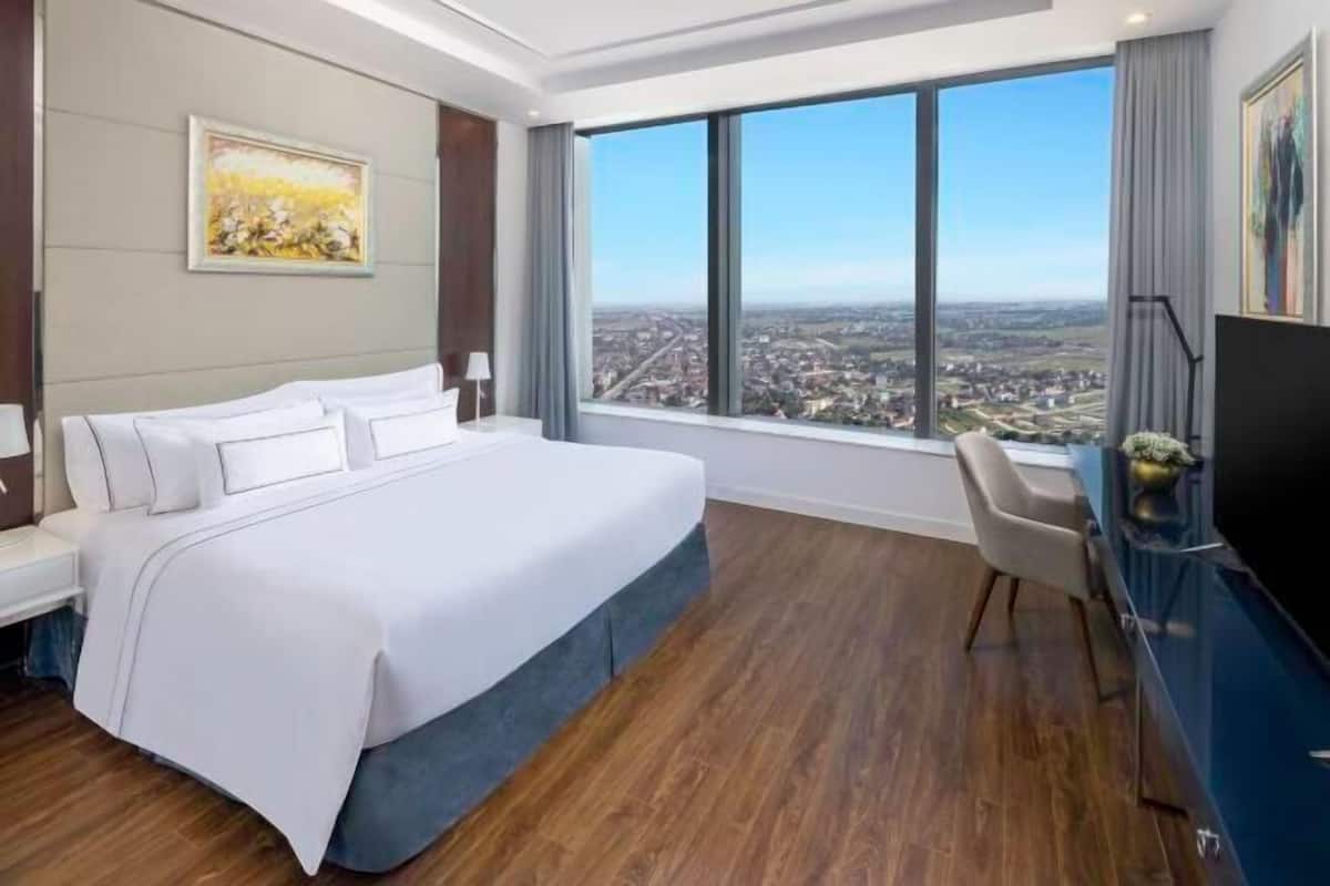 1 bedroom, minibar, in-room safe, desk