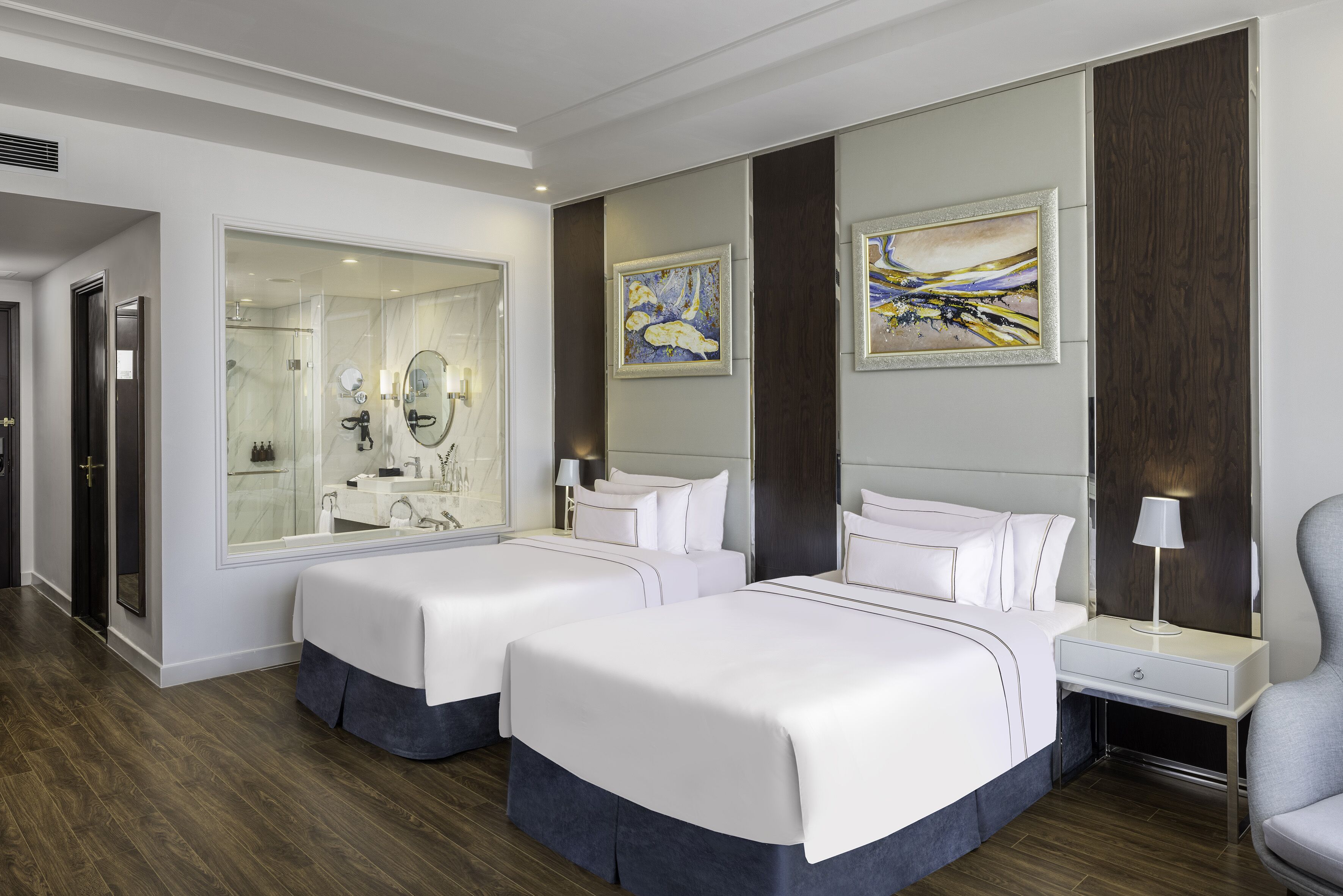 premium room | 1 bedroom, minibar, in-room safe, desk