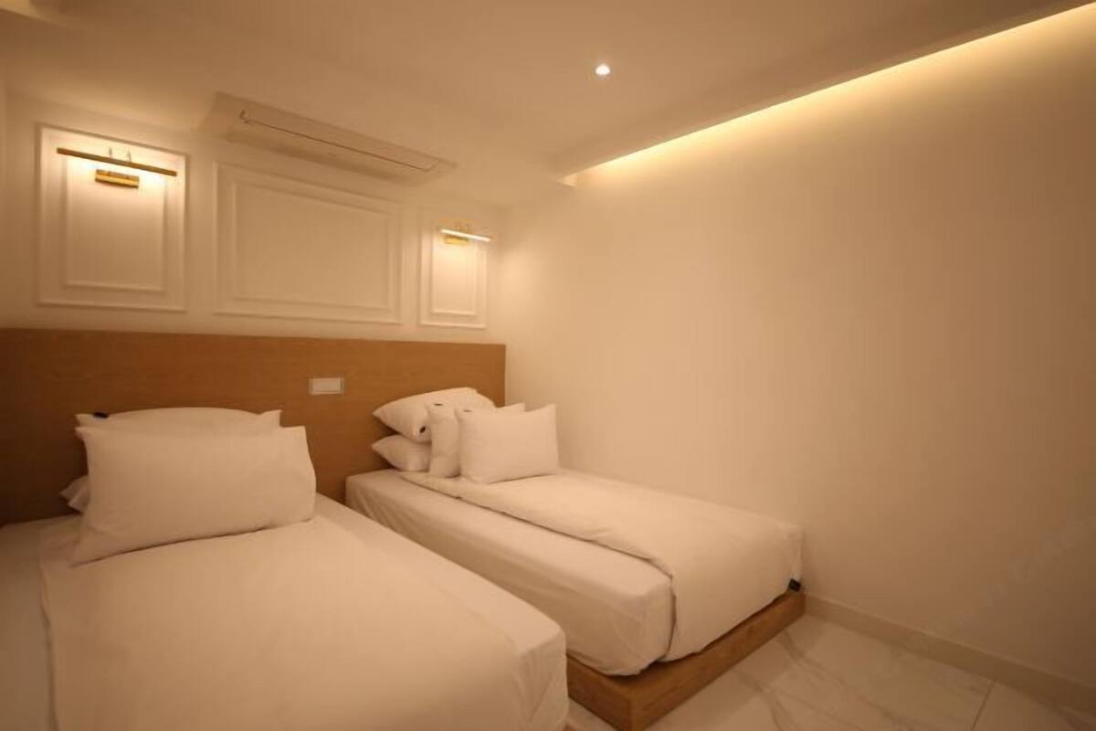 Edredones de plumas, decoración individual, escritorio y cortinas opacas