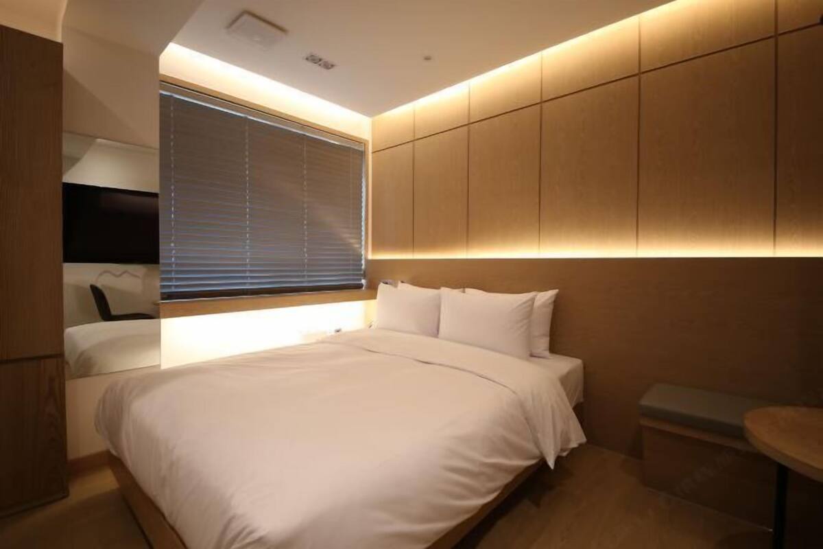 Edredones de plumas, decoración individual, escritorio y cortinas opacas