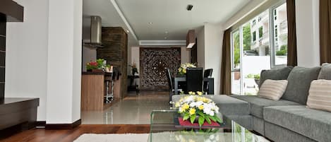 2 Bedrooms Apartment | Living room | 45-inch flat-screen TV with cable channels, TV