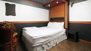 Standard Room | Desk, WiFi (free), bed sheets - Motel ChuChu (Busan)