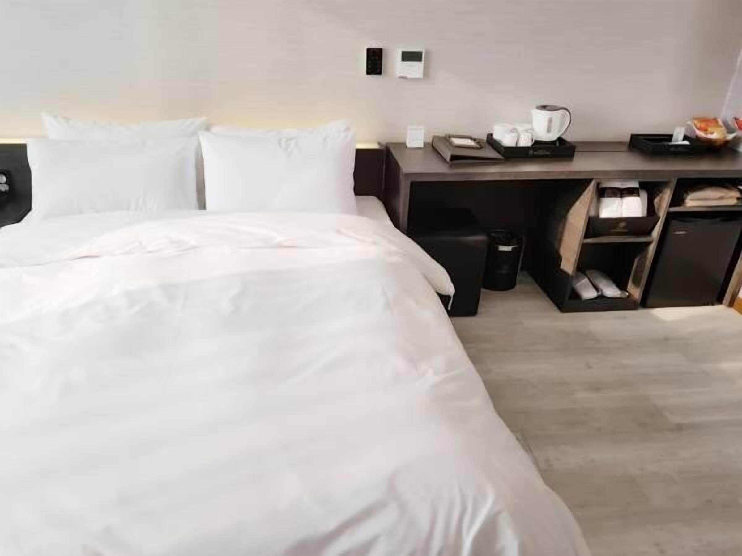 standard double room | free minibar, blackout curtains, free wifi, bed sheets