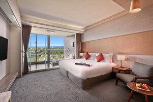 綻 雙人客房(一大床) | 客房內保險箱、書桌、遮光布/窗簾、隔音