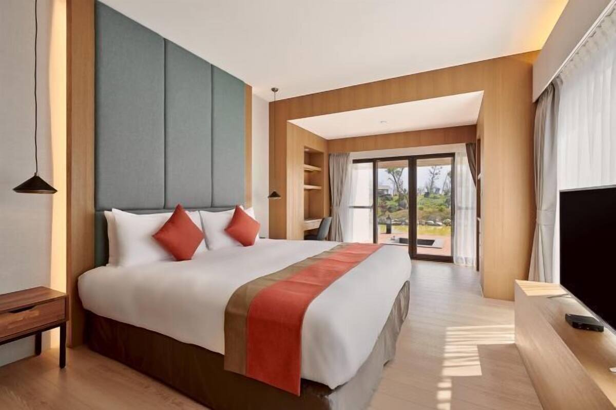 In-room safe, desk, blackout curtains, soundproofing