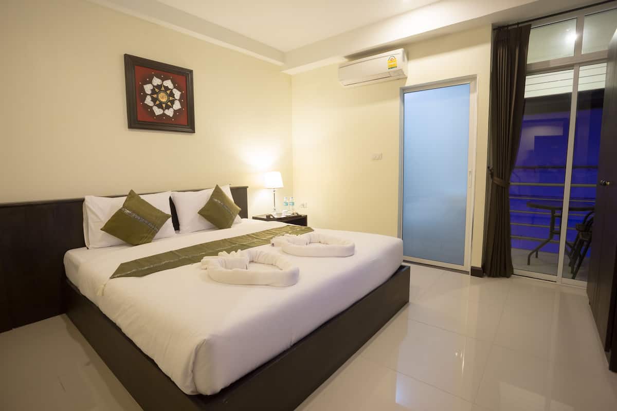 Standard Room | Minibar, in-room safe, desk, free WiFi