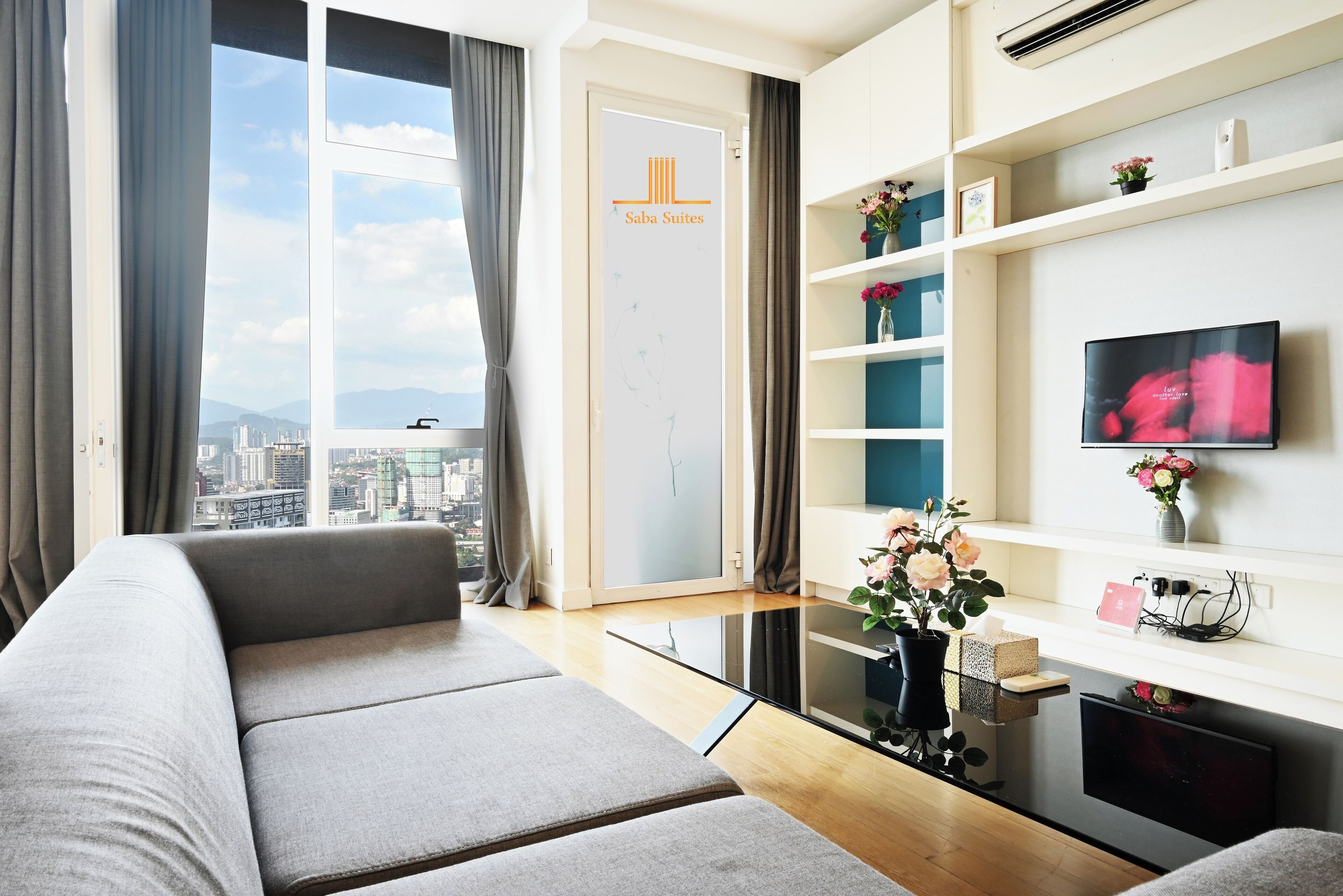 premier one-bedroom  executive suite  | living area | 50-cm smart tv with cable channels, books