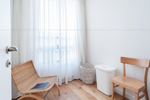 Departamento, 2 habitaciones | Área de sala de estar | Televisión de pantalla plana 