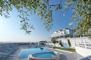 5 piscinas al aire libre, sillones reclinables de piscina