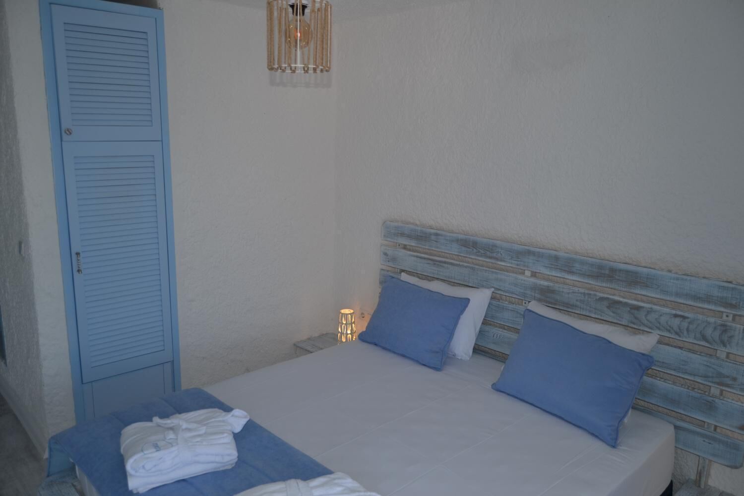 premium bedding, in-room safe, desk, soundproofing