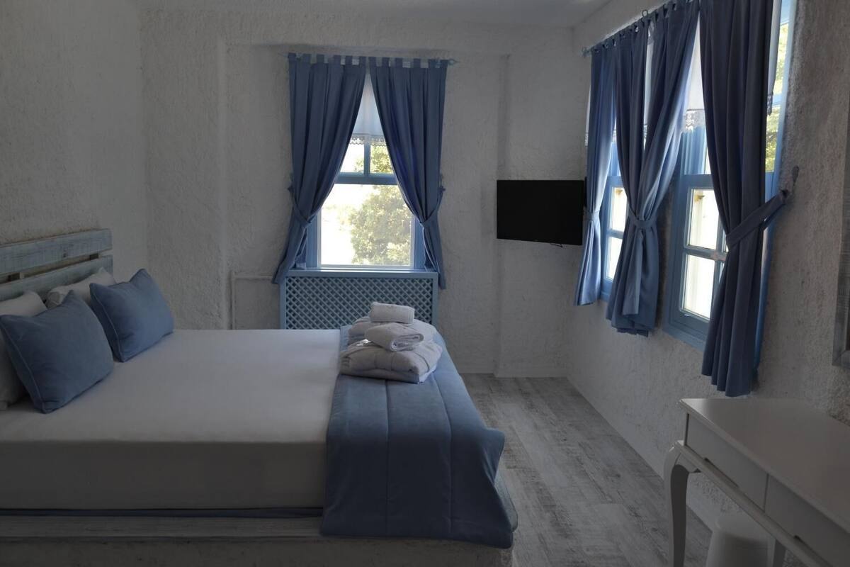 premium bedding, in-room safe, desk, soundproofing