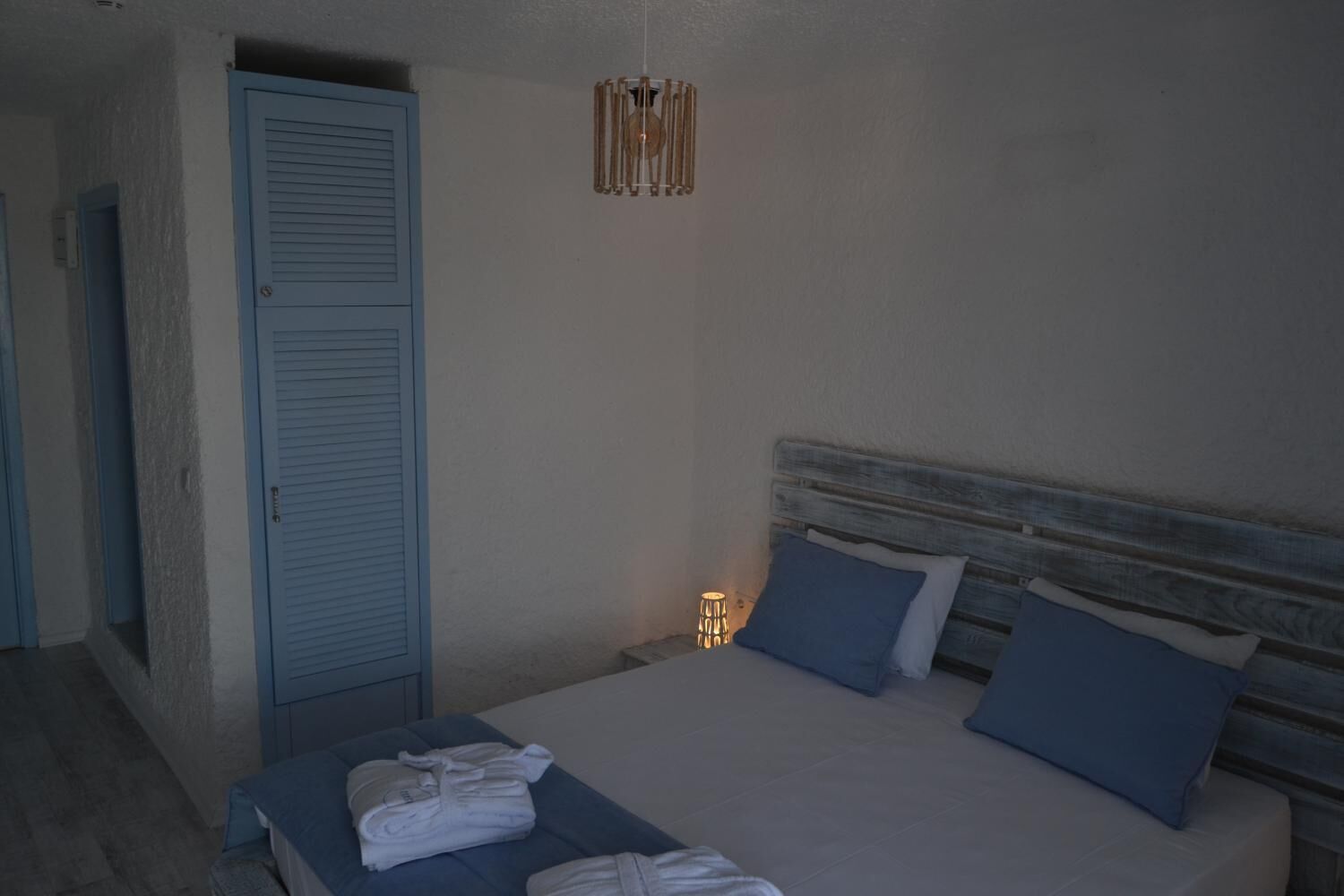 premium bedding, in-room safe, desk, soundproofing