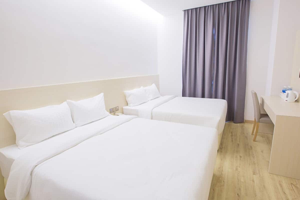 family suite | desk, iron/ironing board, free wifi, bed sheets