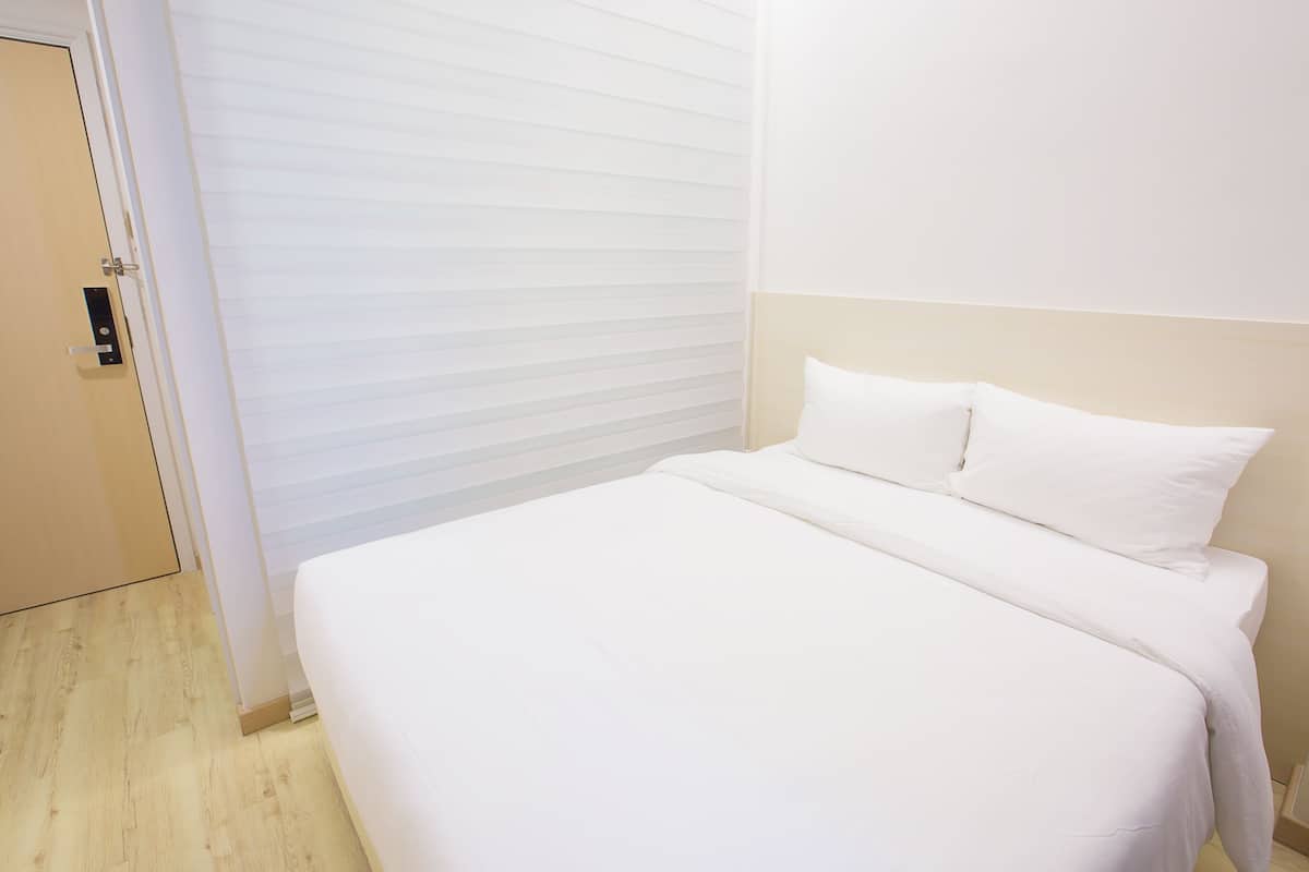 desk, iron/ironing board, free wifi, bed sheets