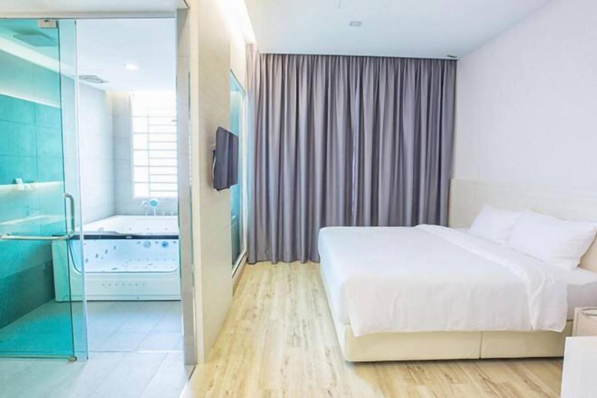 Desk, iron/ironing board, free WiFi, bed sheets