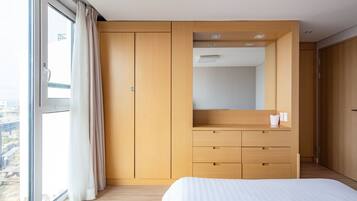 Apartment, eingeschränkter Meerblick | 3 Schlafzimmer, kostenloses WLAN
