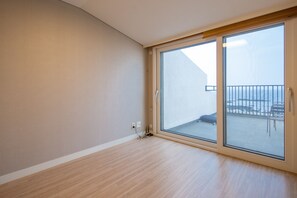 Leilighet, delvis havutsikt | 3 soverom og wi-fi (inkludert)