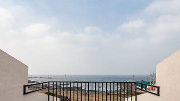 Apartment, eingeschränkter Meerblick | Terrasse/Patio