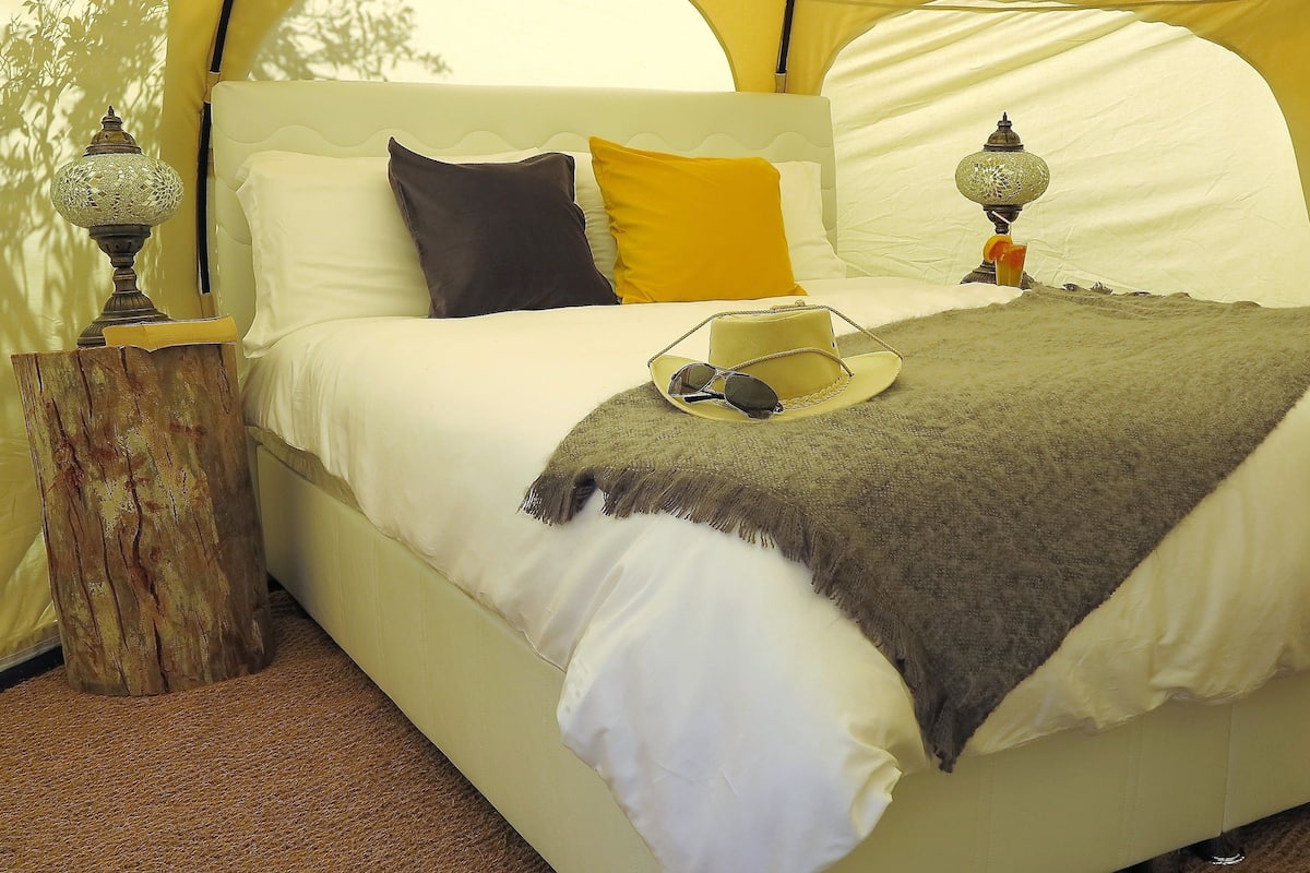 Premium bedding, in-room safe, free WiFi, bed sheets