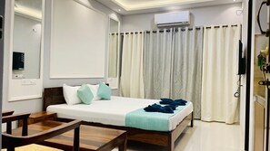 Signature Suite, 1 Double Bed | 1 bedroom, Egyptian cotton sheets, premium bedding, in-room safe