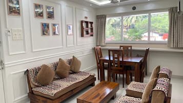 Apartment, 2 Double Beds | 1 bedroom, Egyptian cotton sheets, premium bedding, in-room safe