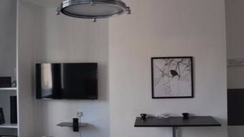 Studio (2nd floor, 2 pers) | Luxe beddengoed, gratis wifi