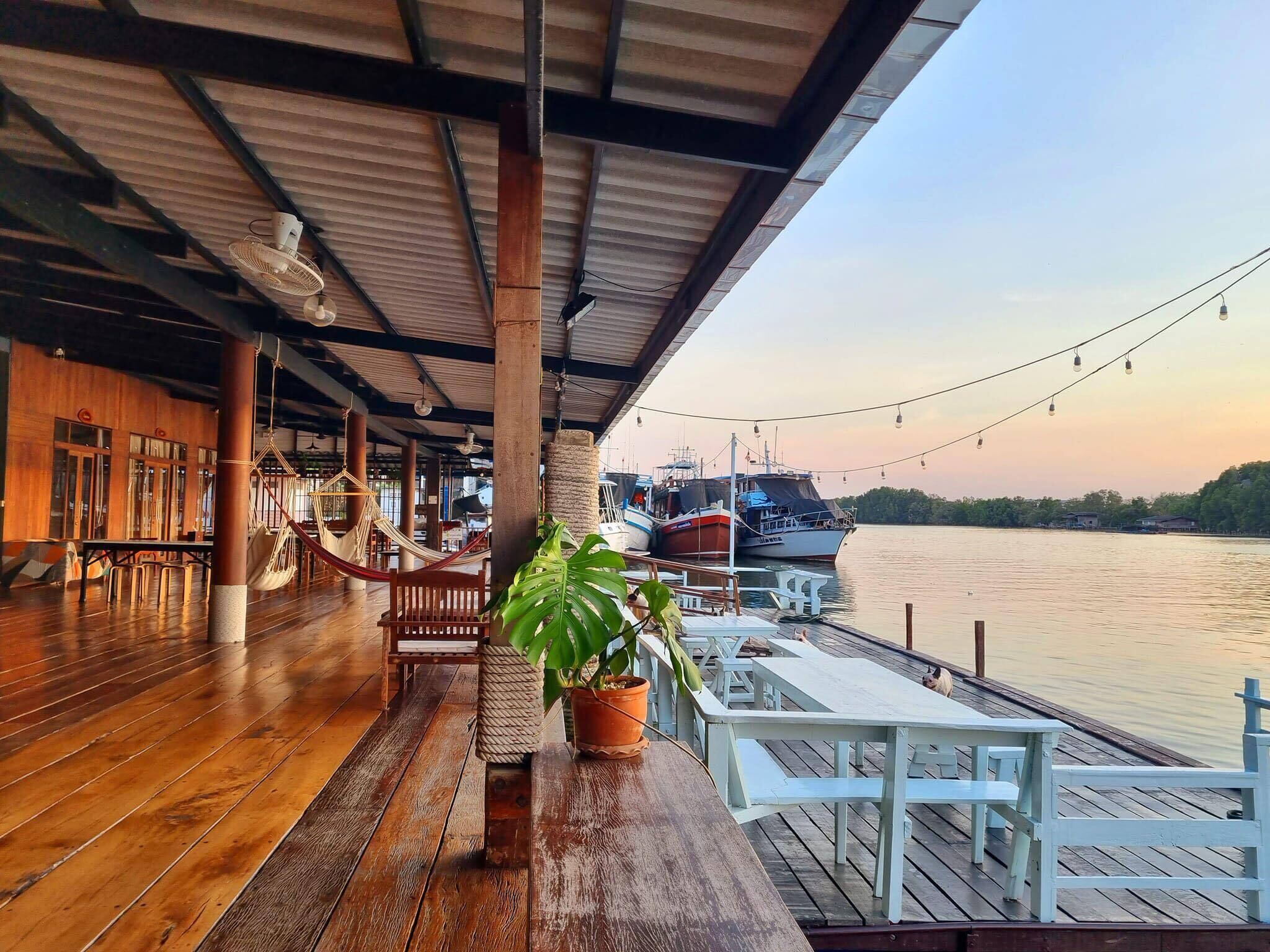 ลานระเบียง/นอกชาน