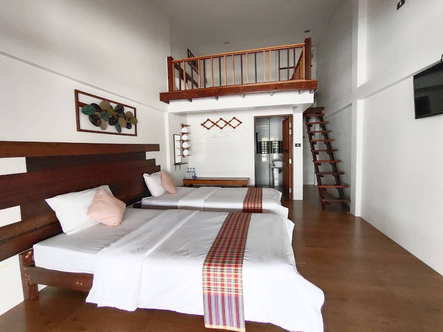 Individually decorated, free WiFi, bed sheets