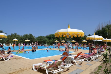 Seasonal outdoor pool