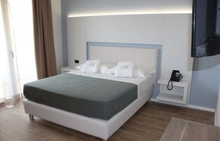 Ropa de cama de alta calidad y minibar 