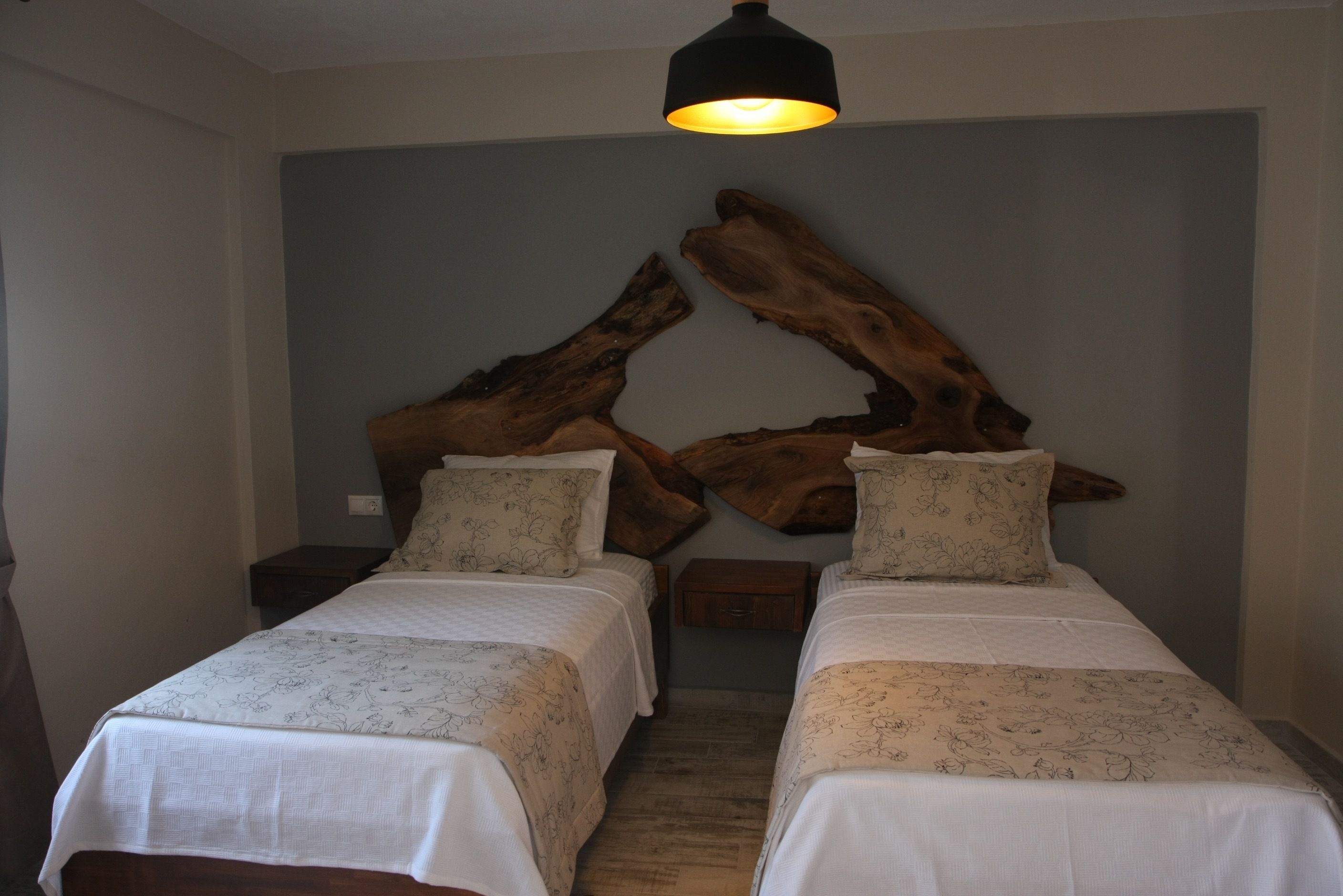 standard twin room | desk, iron/ironing board, free wifi