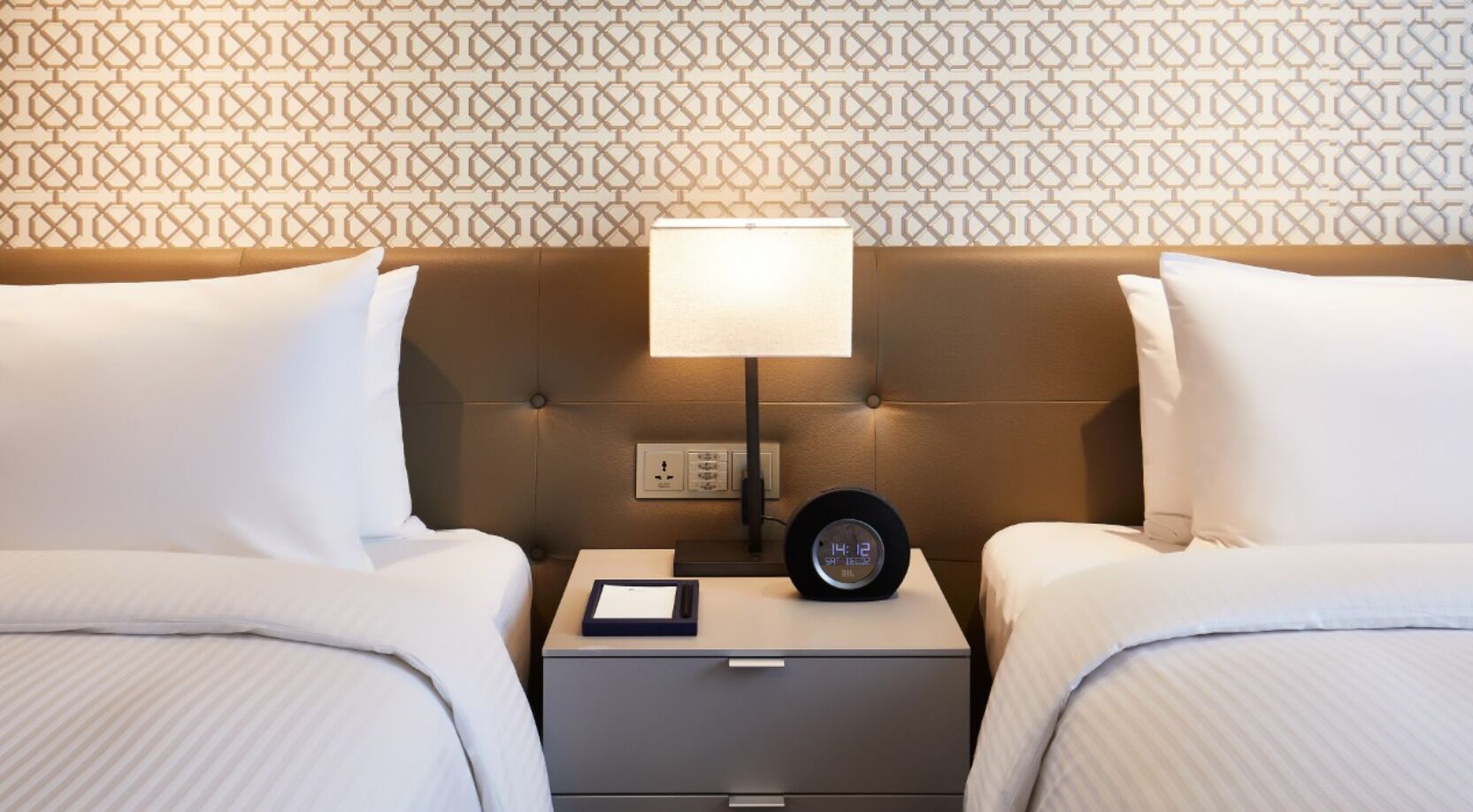 1 Schlafzimmer, hochwertige Bettwaren, Zimmersafe, Schreibtisch