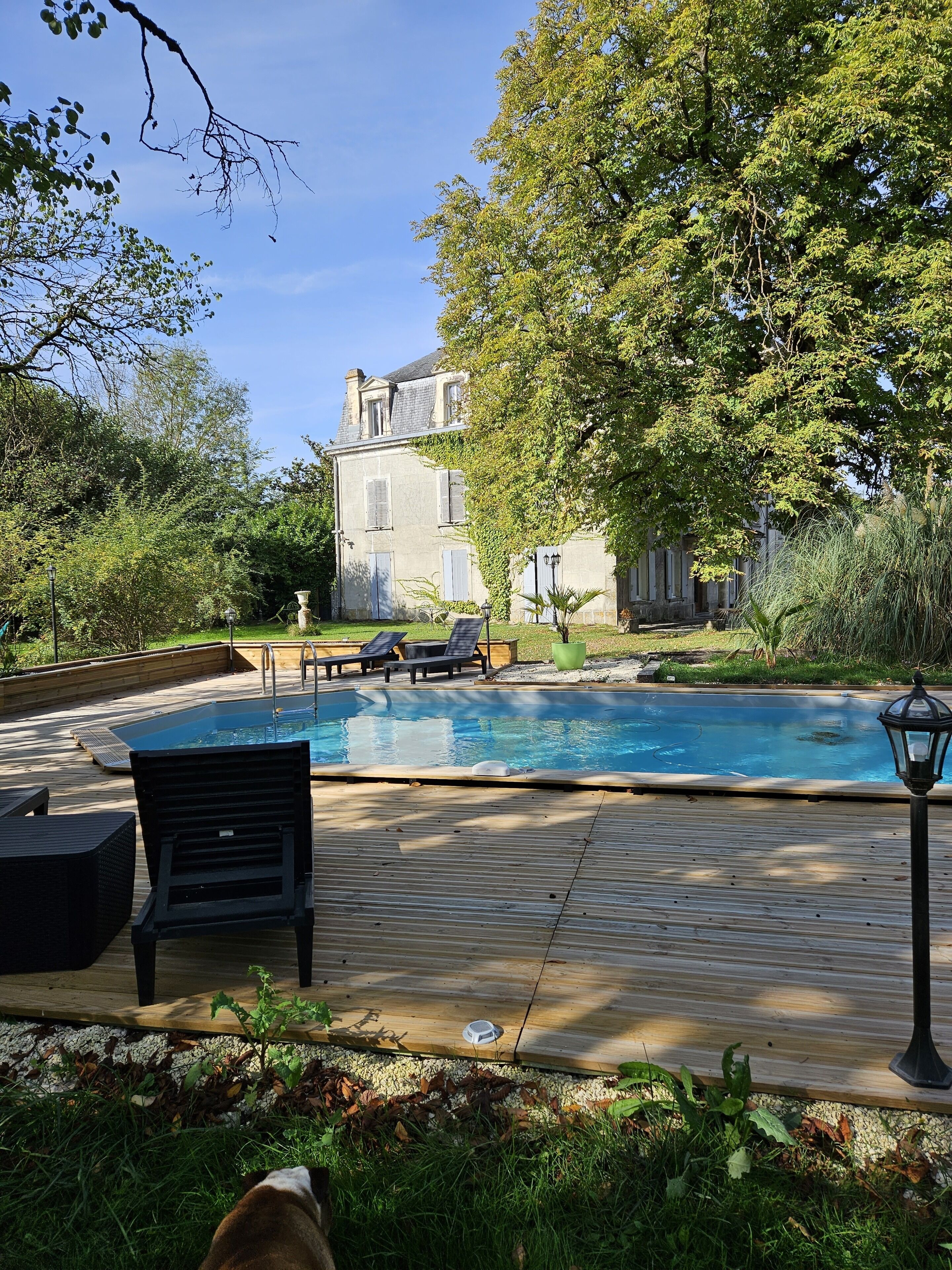 Kolam renang outdoor musiman