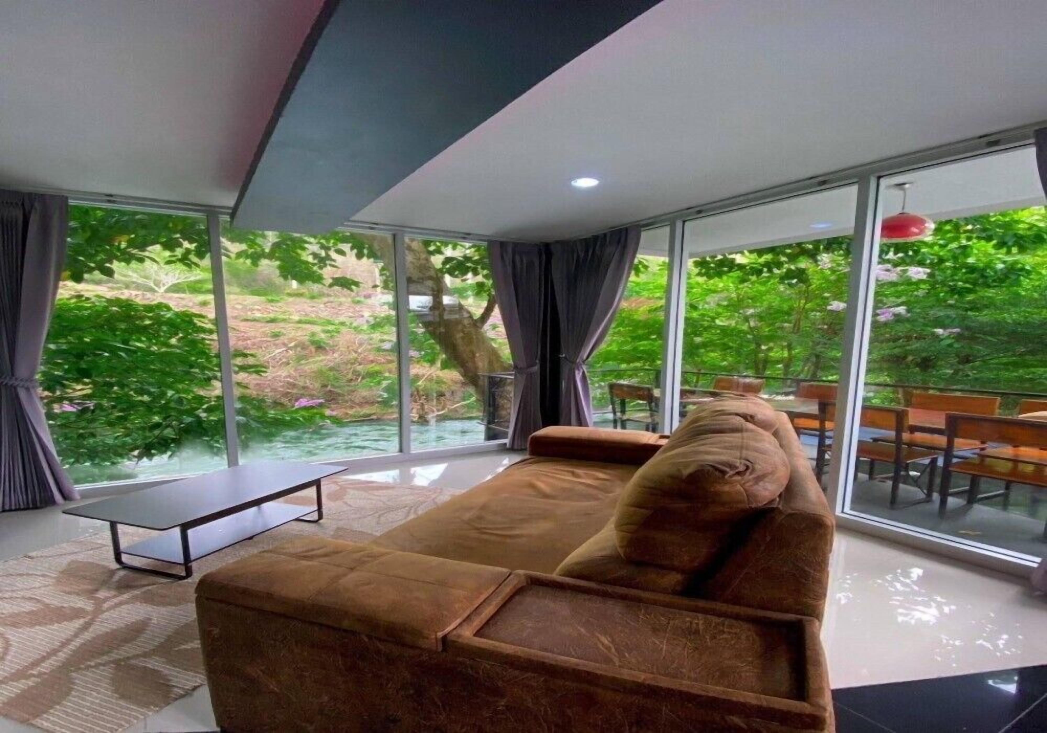 Family Room | Free WiFi, bed sheets