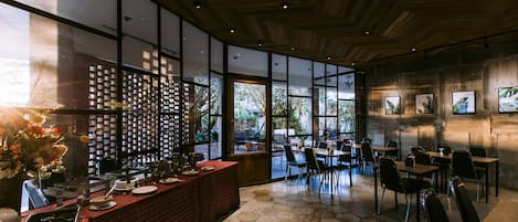 Daily buffet breakfast (THB 89 per person)