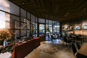 Desayuno buffet diario (THB 89 por persona)