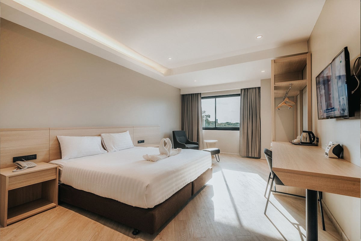 Habitación doble Deluxe, 1 cama King size, para no fumadores | Escritorio, espacio para trabajar con laptop y wifi gratis