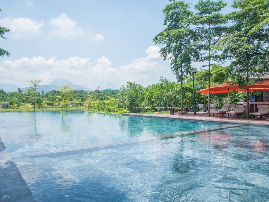Indoor pool, outdoor pool, open open 24 hours a day, pool umbrellas