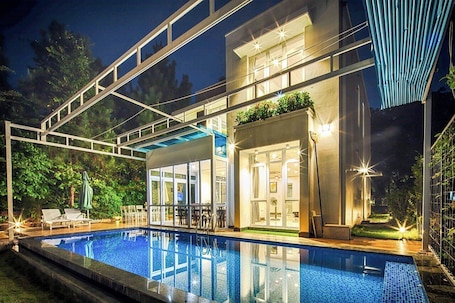 Family Villa, 4 Bedrooms, Accessible, Patio | In-room dining. Villa Flamigo Dai Lai Chinh Chu