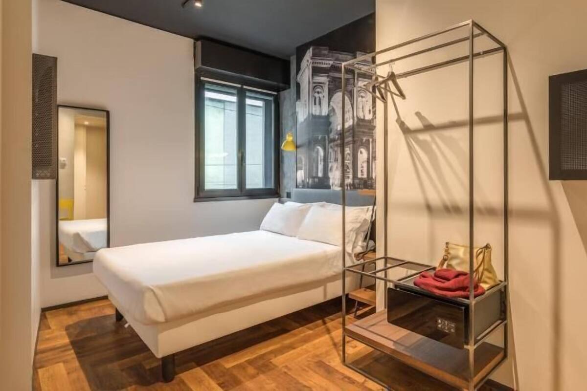 Cubrecamas, minibar, caja de seguridad en la habitación y escritorio