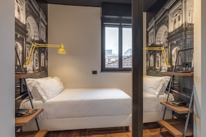 Einzelzimmer | Daunenbettdecken, Minibar, Zimmersafe, Schreibtisch