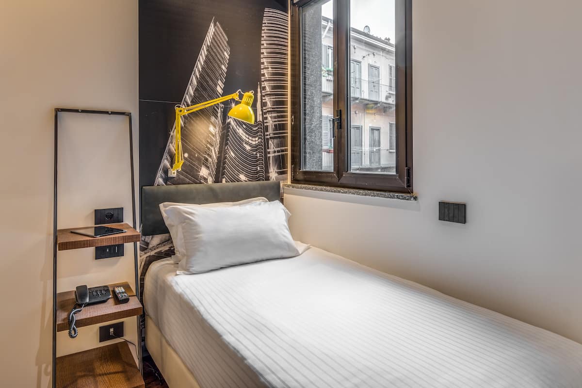 Camera singola | Copriletto in piuma, minibar, una cassaforte in camera, una scrivania