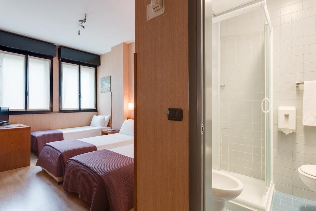 Copriletto in piuma, minibar, una cassaforte in camera, una scrivania