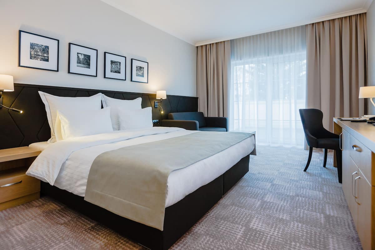 double or twin room, balcony (wellness access) | premium bedding, in-room safe, desk, soundproofing