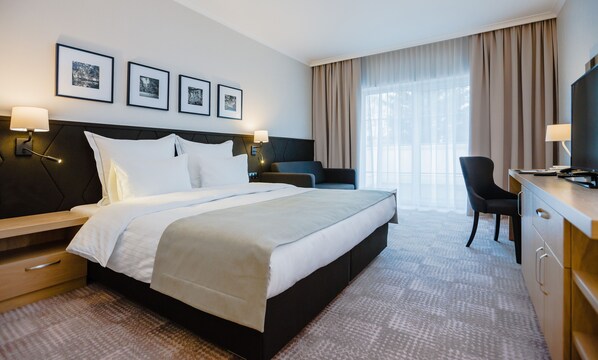 Chambre Double ou avec lits jumeaux, balcon (Wellness Access) | Literie de qualité supérieure, coffres-forts dans les chambres, bureau