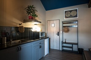 Fridge, microwave - Brix Hostel (Prague)