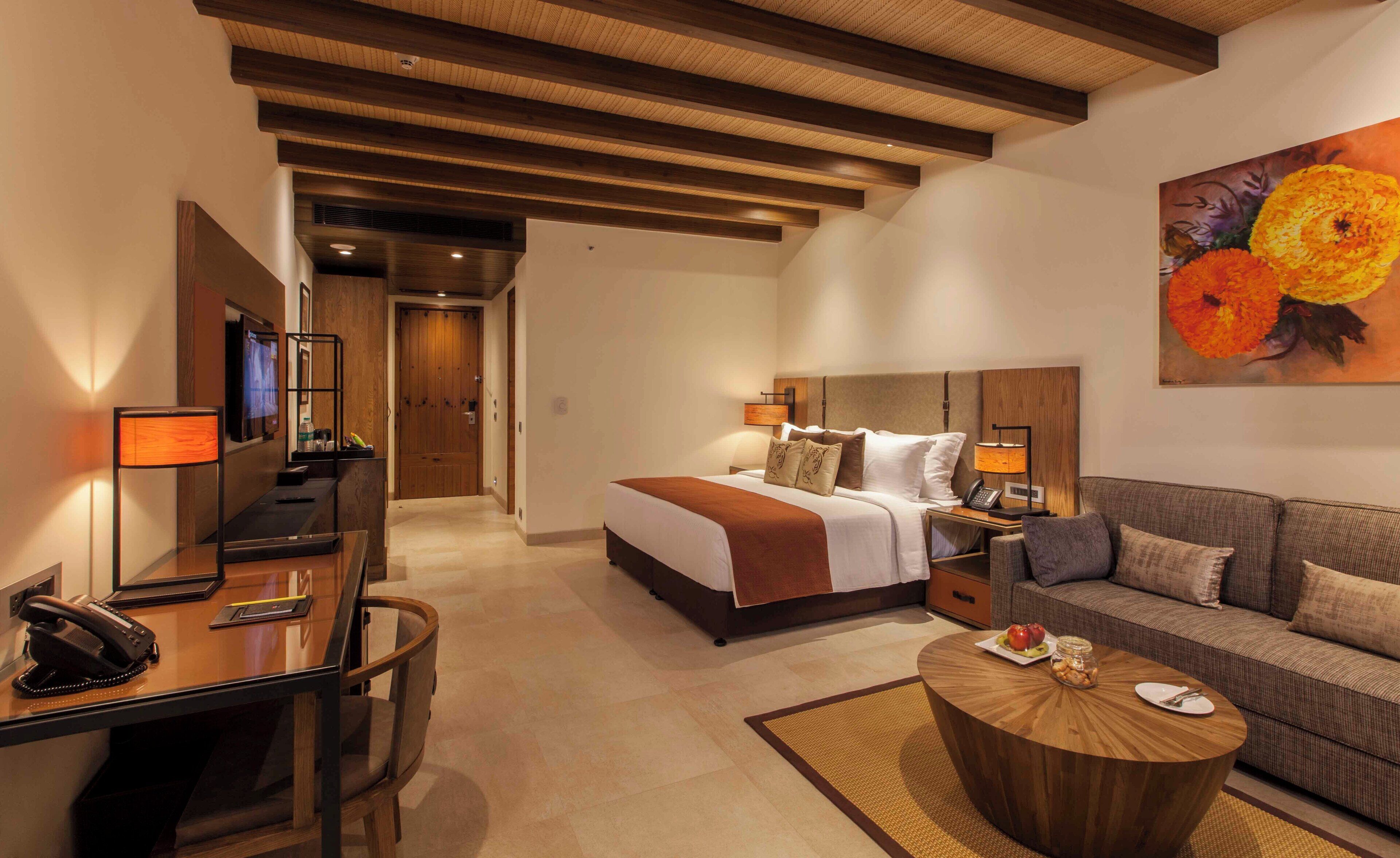 高級寝具、ミニバー、セーフティボックス (室内)、デスク