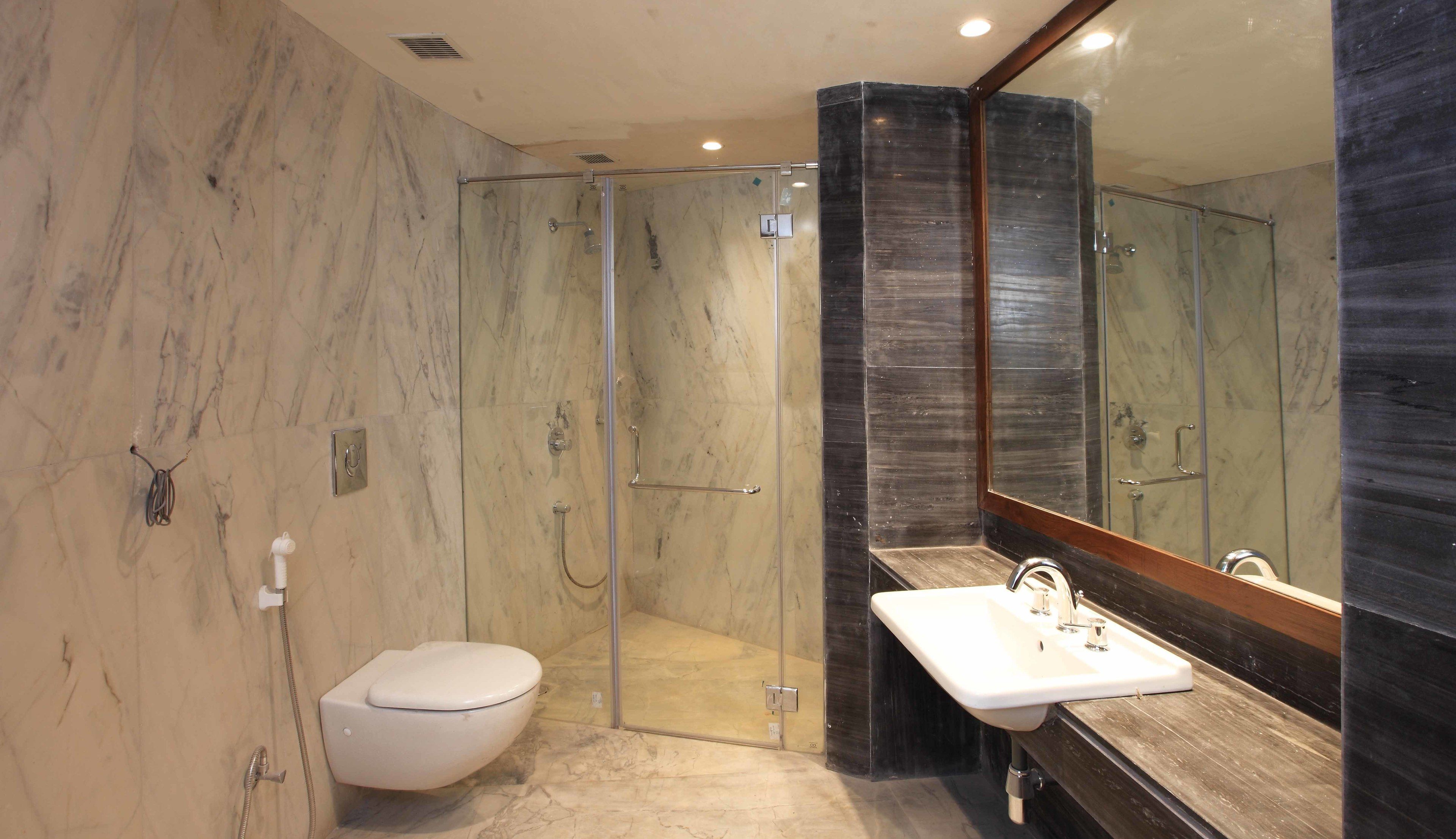 free toiletries, towels