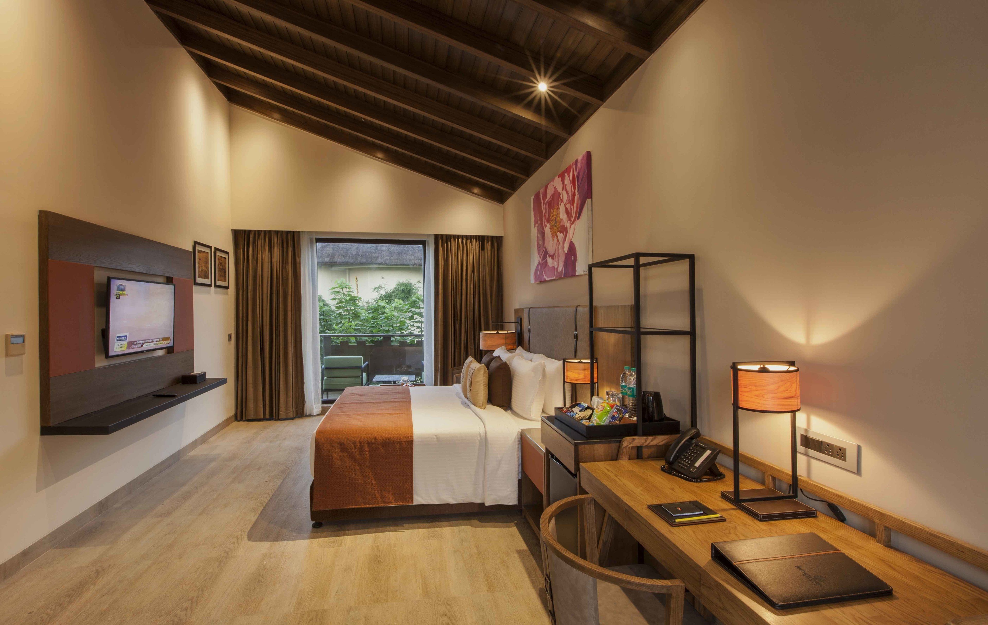 deluxe room | 1 bedroom, premium bedding, minibar, in-room safe