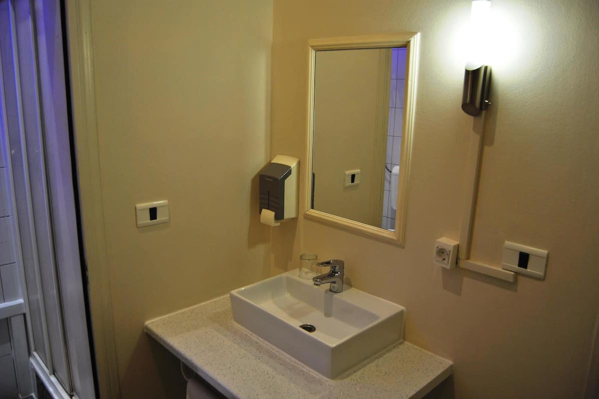 Free toiletries, hair dryer